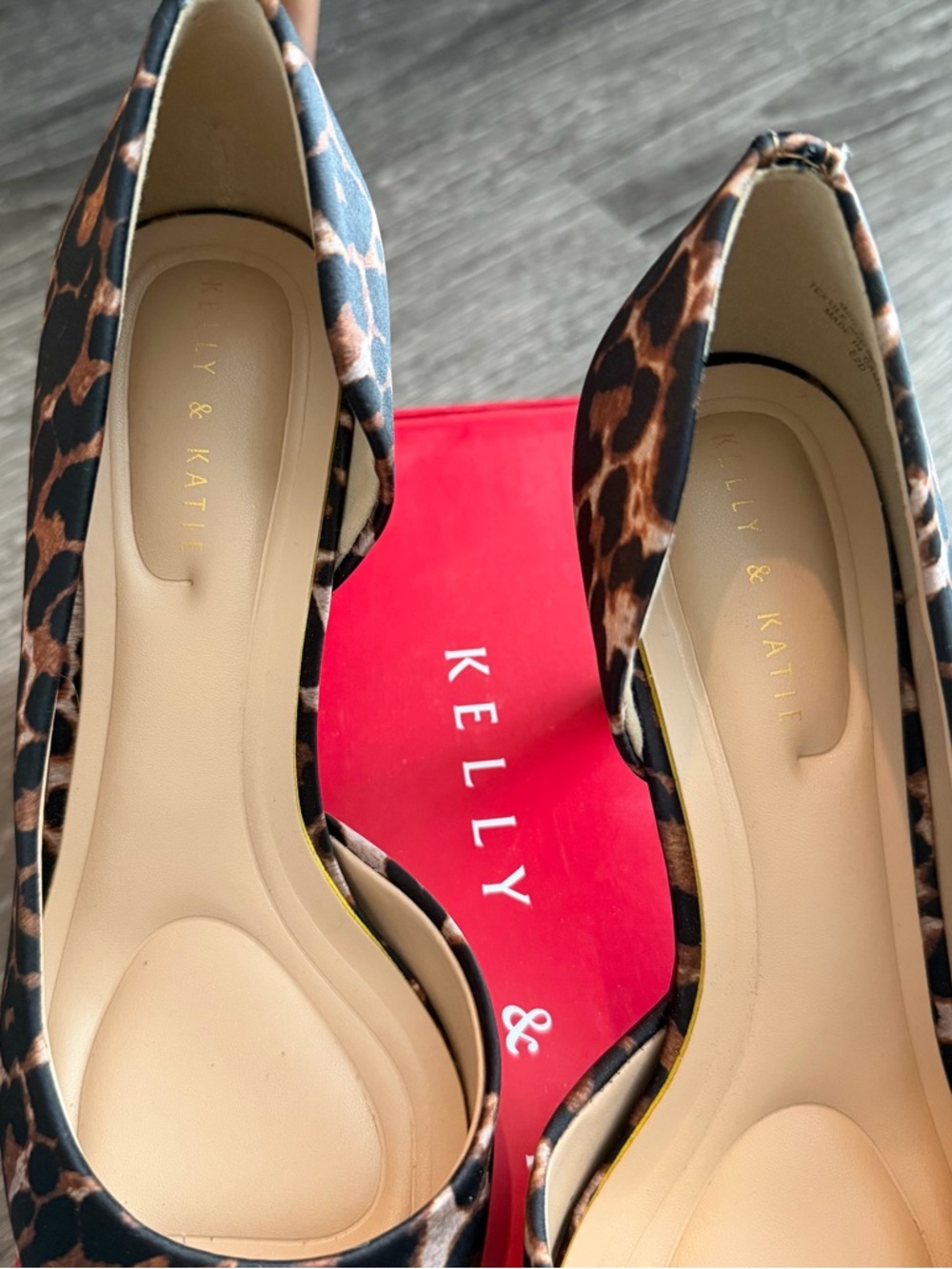 Kelly & Katie Relira Pump in Brown/Black Leopard Print - Picture 2 of 8